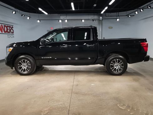 Used 2023 Nissan Titan SV image 4