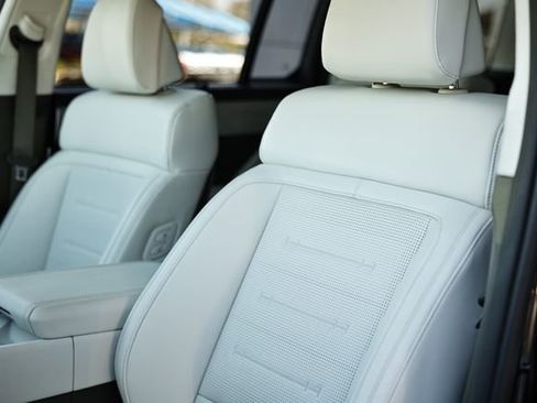 Certified 2025 Hyundai Santa Fe Calligraphy image 19