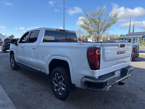 Used 2022 GMC Sierra 1500 SLT w/ SLT Convenience Package image 3