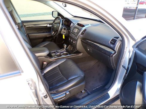 Used 2015 Kia Sorento LX image 28