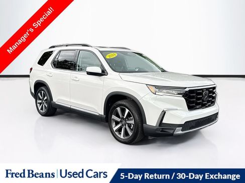 Used 2024 Honda Pilot Touring image 1