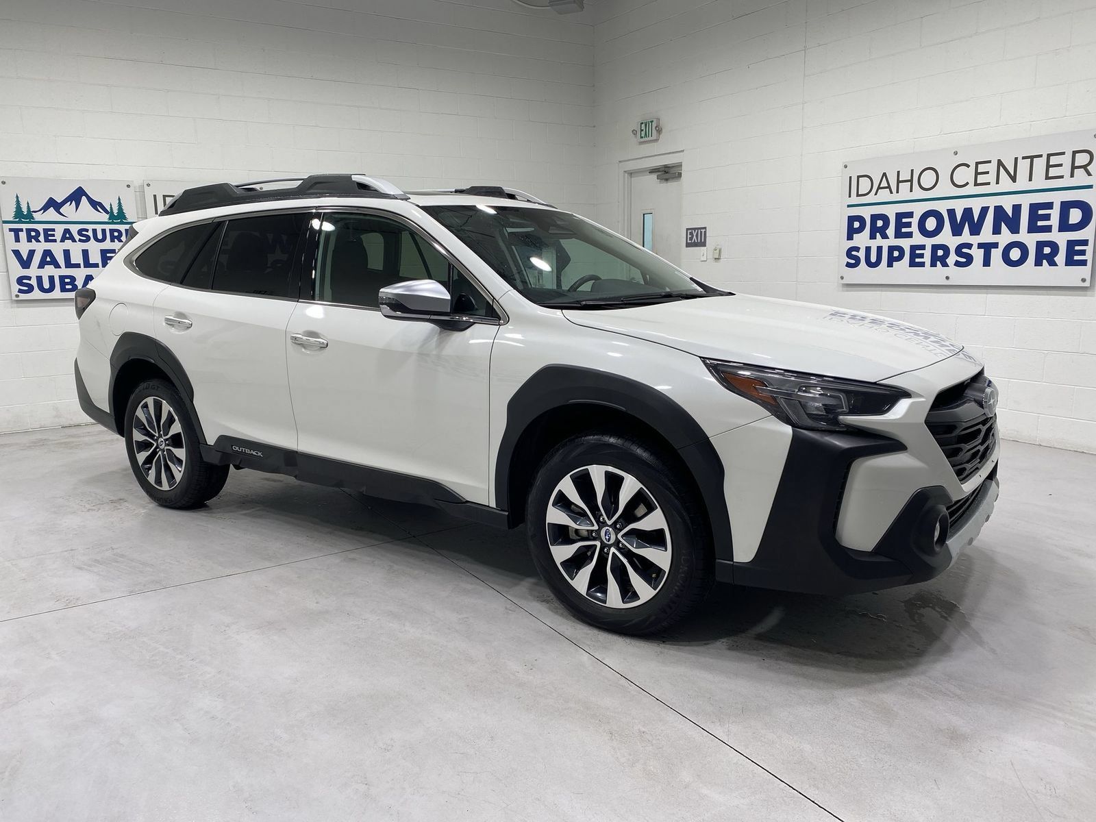 Used 2023 Subaru Outback Touring XT AWD/4WD image 2