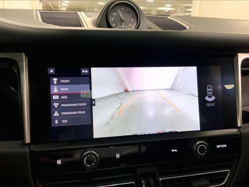 Used 2022 Porsche Macan AWD/4WD image 26