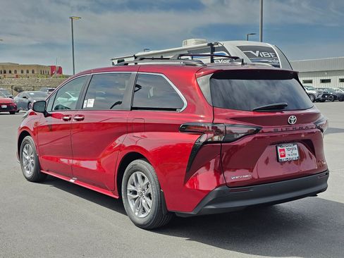 New 2026 Toyota Sienna XLE AWD/4WD image 3