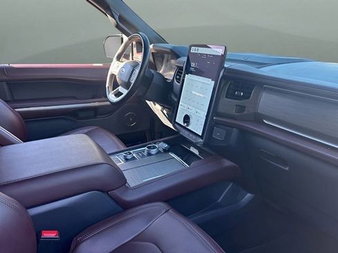 Used 2022 Ford Expedition Max Limited image 16