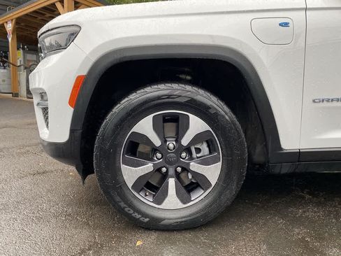 Used 2024 Jeep Grand Cherokee Limited 4xe AWD/4WD image 11