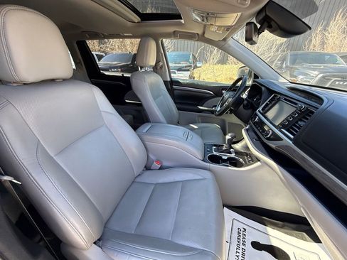 Used 2017 Toyota Highlander Limited image 15
