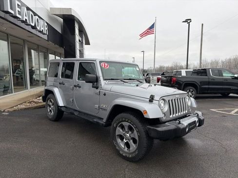 Used 2017 Jeep Wrangler Unlimited Sahara w/ Dual Top Group image 7