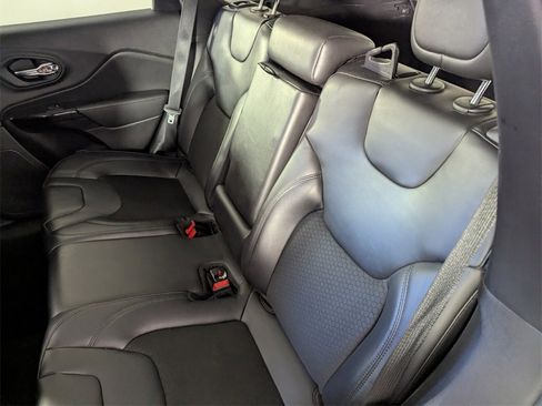 Certified 2020 Jeep Cherokee Latitude Plus image 17