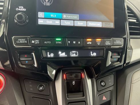 Used 2019 Honda Odyssey EX image 16
