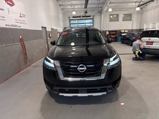 Certified 2025 Nissan Pathfinder SL AWD/4WD image 9