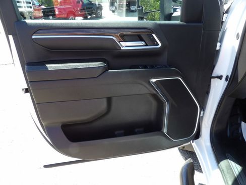 Used 2024 Chevrolet Silverado 3500 LT w/ Convenience Package AWD/4WD image 14