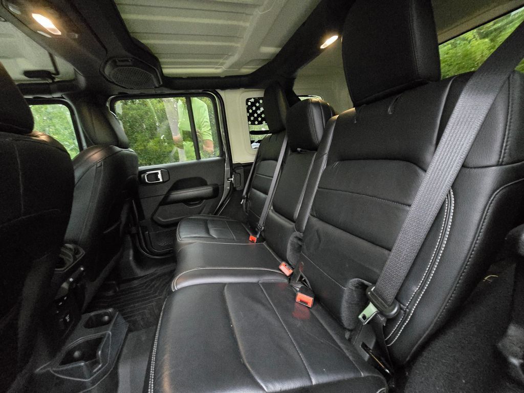 Used 2018 Jeep Wrangler Unlimited Sahara w/ Cold Weather Group AWD/4WD image 23