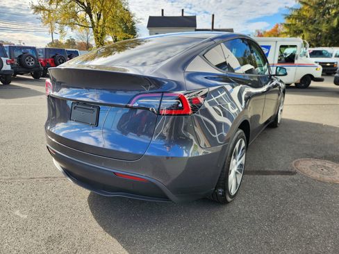 Used 2020 Tesla Model Y Long Range image 14