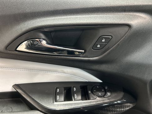 Used 2025 Chevrolet Trax LT w/ LT Convenience Package image 13