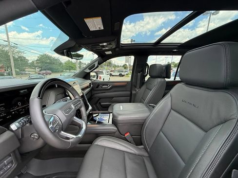 Used 2025 GMC Yukon Denali w/ Denali Reserve Package AWD/4WD image 12