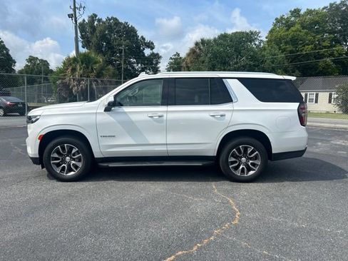 Used 2022 Chevrolet Tahoe LT w/ Luxury Package RWD image 2