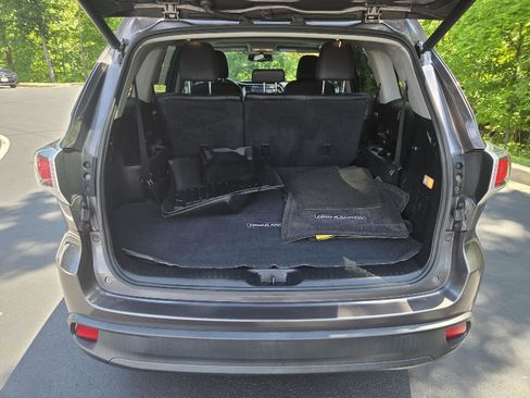 Used 2015 Toyota Highlander XLE AWD/4WD image 9