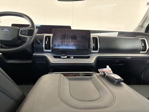 Used 2025 Ford Expedition Active AWD/4WD image 22