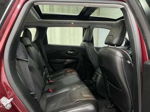 Used 2020 Jeep Cherokee Limited w/ Technology Group AWD/4WD image 31