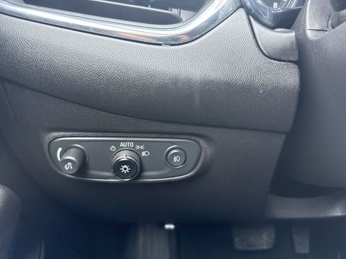 Used 2021 Chevrolet Equinox LT image 36