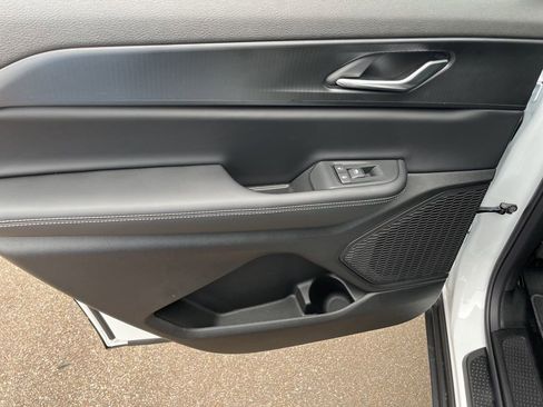 New 2025 Jeep Grand Cherokee L Altitude image 23