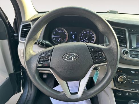 Used 2017 Hyundai Tucson SE AWD/4WD image 4