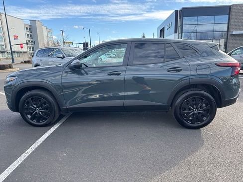 Certified 2025 Chevrolet Trax LS image 9