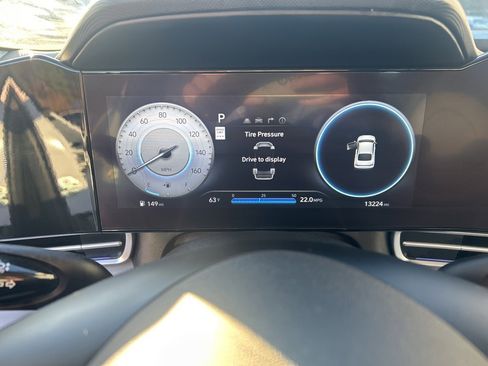 Used 2025 Hyundai Elantra Limited image 22