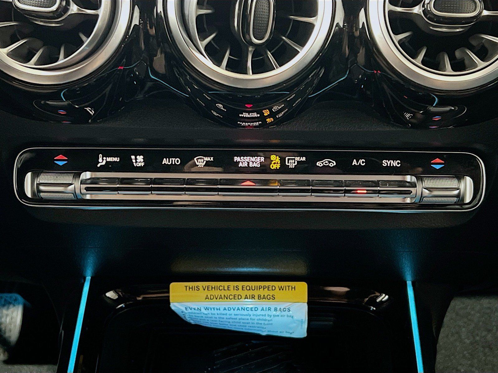 Used 2024 Mercedes-Benz GLB 250 image 11