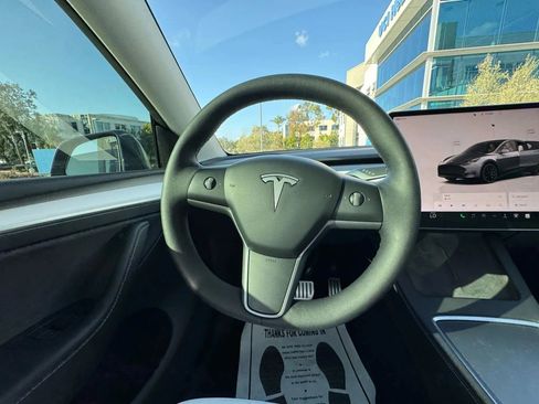 Used 2023 Tesla Model Y Performance AWD/4WD image 17