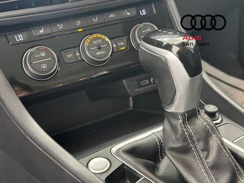 Used 2022 Volkswagen Jetta SE w/ Panoramic Sunroof Package FWD image 32