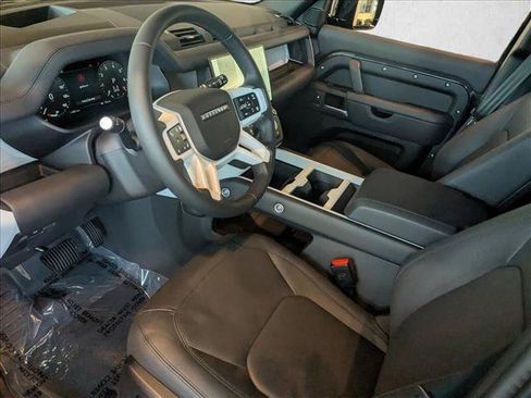 Used 2026 Land Rover Defender 130 X-Dynamic SE AWD/4WD image 9