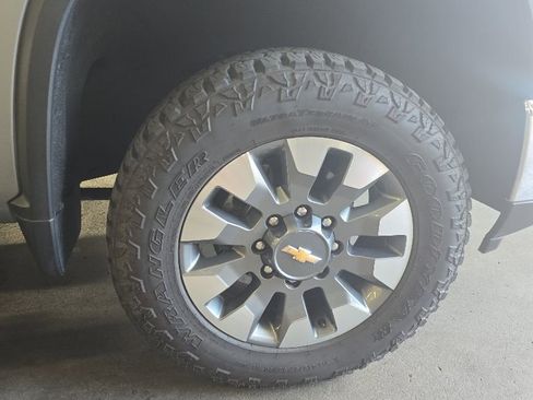 Used 2024 Chevrolet Silverado 2500 LT AWD/4WD image 19