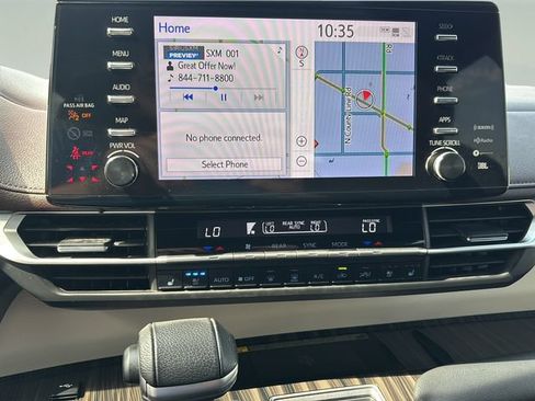 Used 2023 Toyota Sienna Platinum FWD image 21