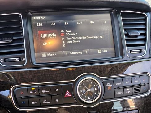 Used 2014 Kia Cadenza Premium w/ Luxury Package image 23