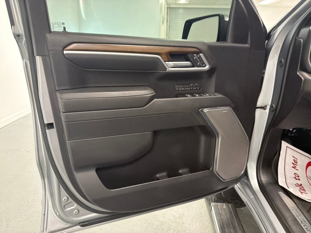 Used 2025 Chevrolet Silverado 1500 High Country w/ High Country Premium Package AWD/4WD image 12
