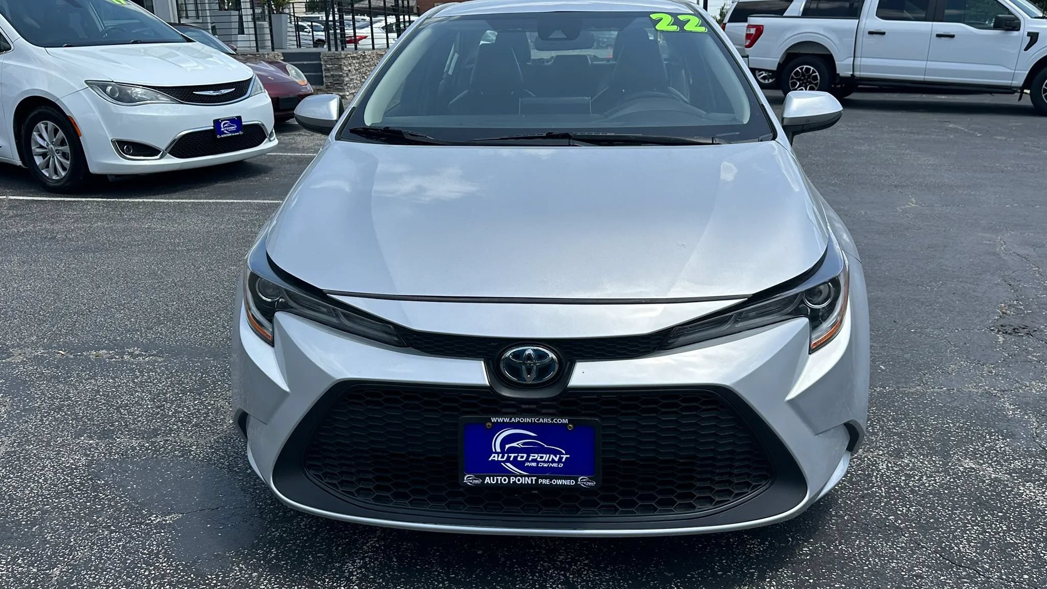 Used 2022 Toyota Corolla LE w/ Premium Interior Package FWD image 2