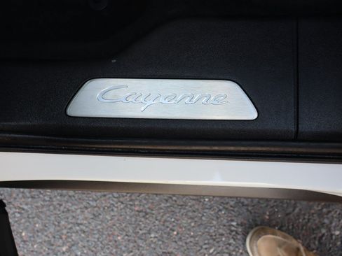 Used 2022 Porsche Cayenne AWD/4WD image 12
