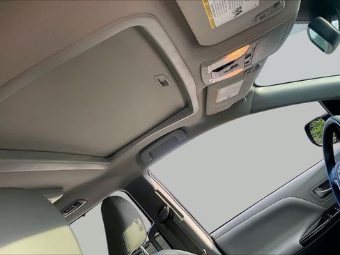 Used 2018 Toyota Sienna XLE Premium FWD image 12