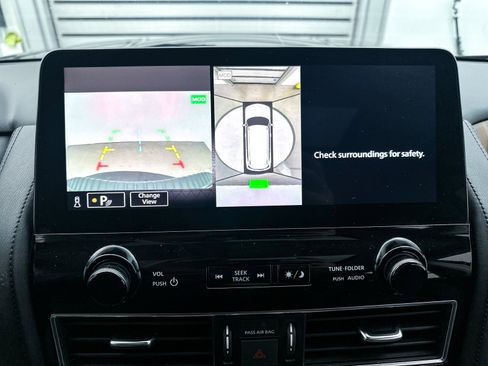 Used 2021 Nissan Armada SL w/ Captain's Chairs Package image 7