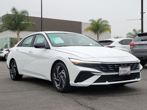 Certified 2025 Hyundai Elantra Sport image 27