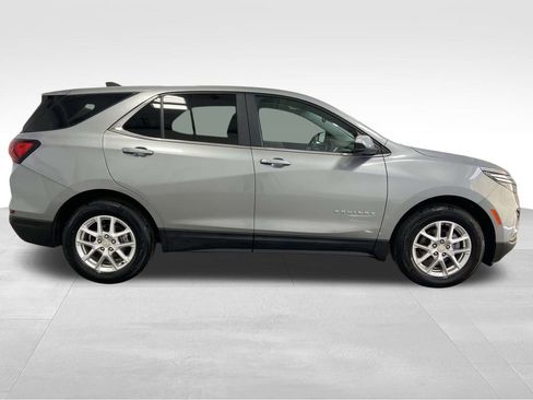 Used 2024 Chevrolet Equinox LT image 2