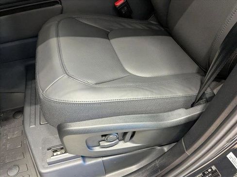 New 2026 Land Rover Defender 110 V8 image 4