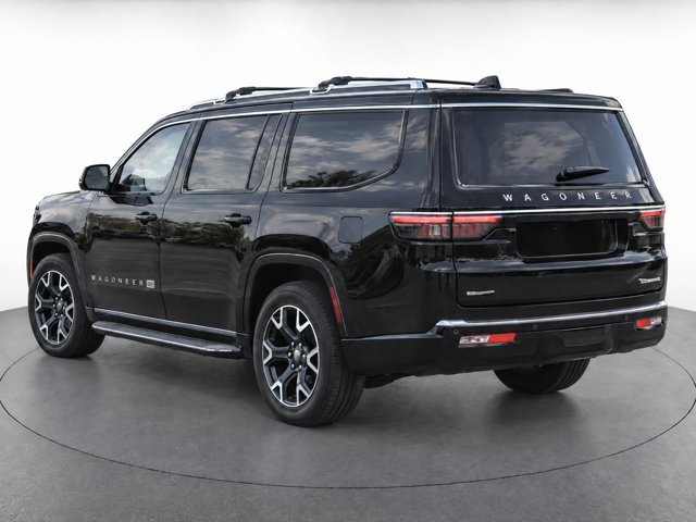 Used 2023 Jeep Wagoneer L Series III w/ Preferred Equipment Group AWD/4WD image 5