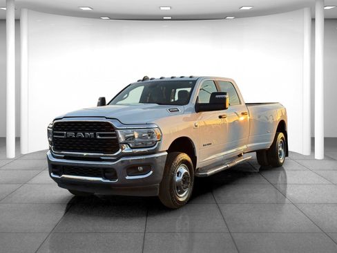 Used 2024 RAM 3500 Big Horn image 3
