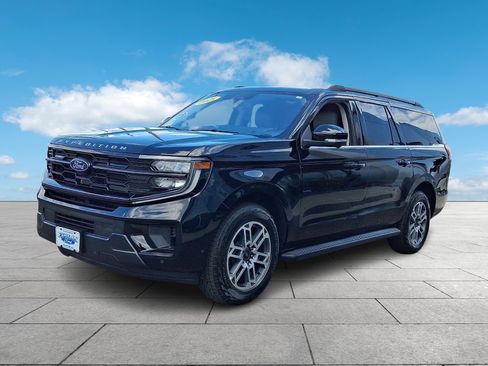Used 2025 Ford Expedition Max Active AWD/4WD image 3