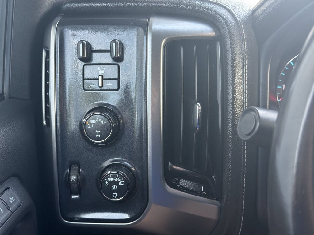 Used 2018 Chevrolet Silverado 1500 LTZ w/ Sport Package AWD/4WD image 18