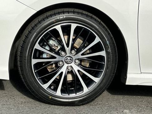 Certified 2020 Toyota Camry SE image 28