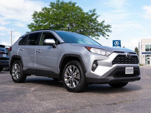 Used 2019 Toyota RAV4 XLE Premium w/ Cold Weather Package AWD/4WD image 2